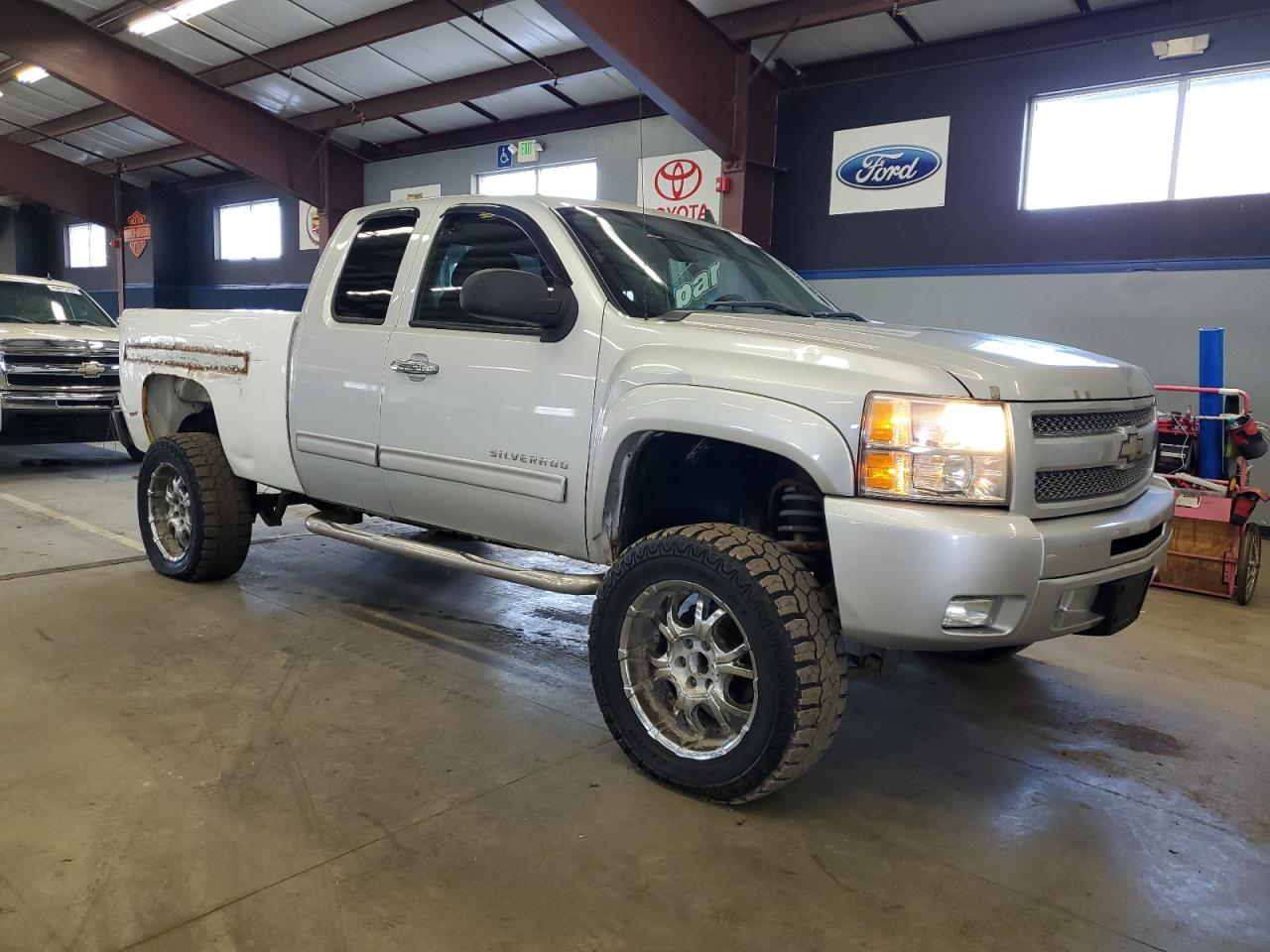 2011 Chevrolet Silverado - Image 4