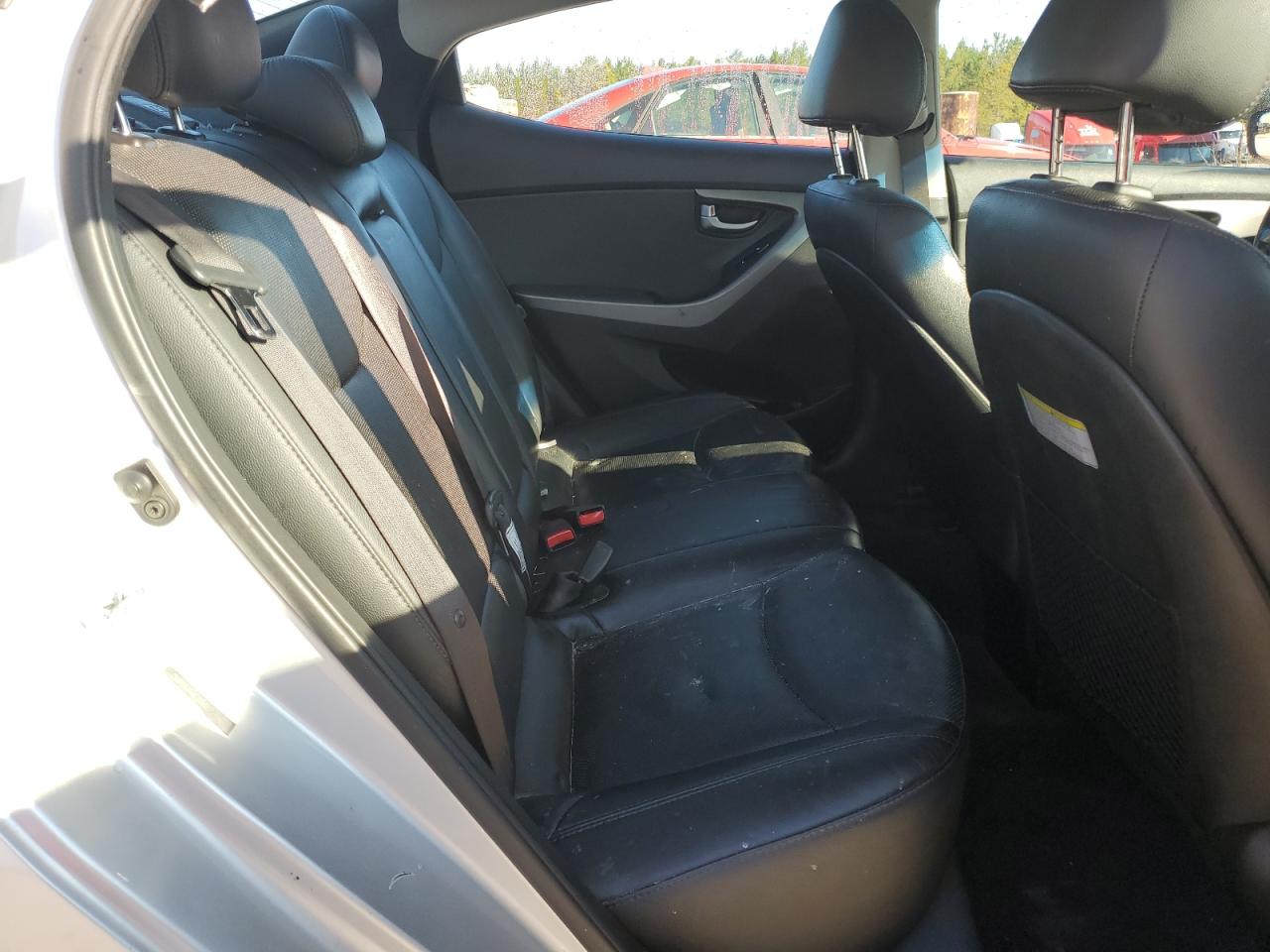 2015 Hyundai Elantra - Image 10