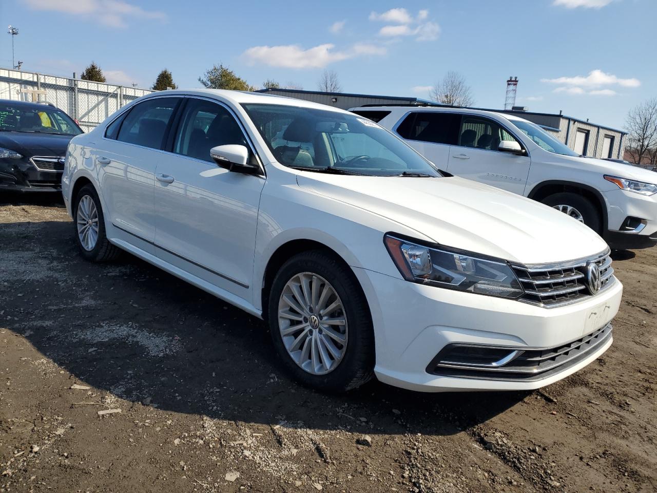 2016 Volkswagen Passat - Image 4