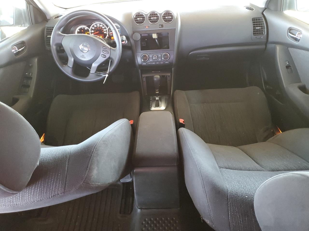 2010 Nissan Altima - Image 8