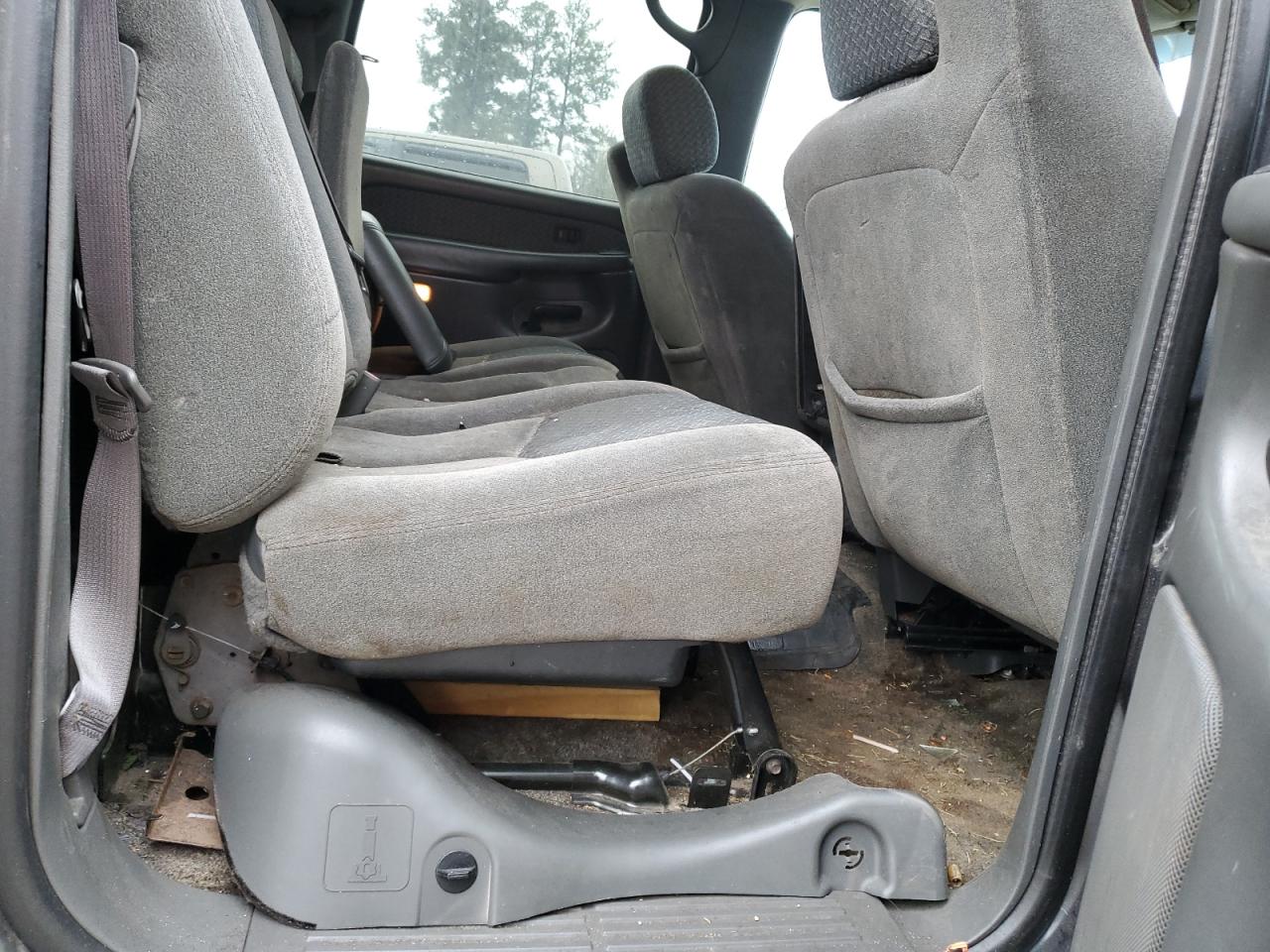 2003 Chevrolet Avalanche - Image 10