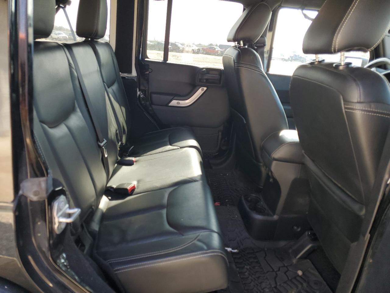 2016 Jeep Wrangler - Image 11