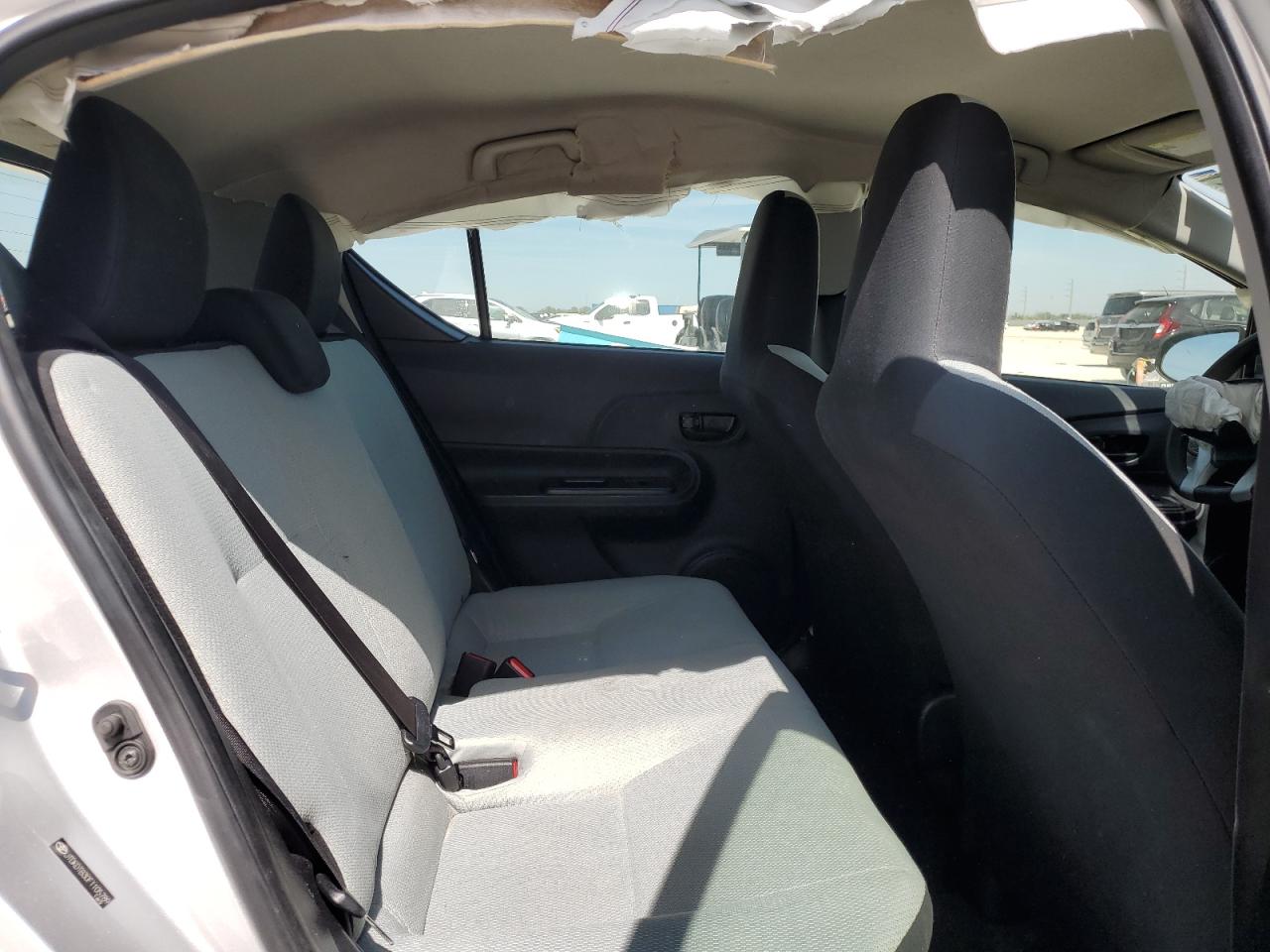 2015 Toyota Prius - Image 11