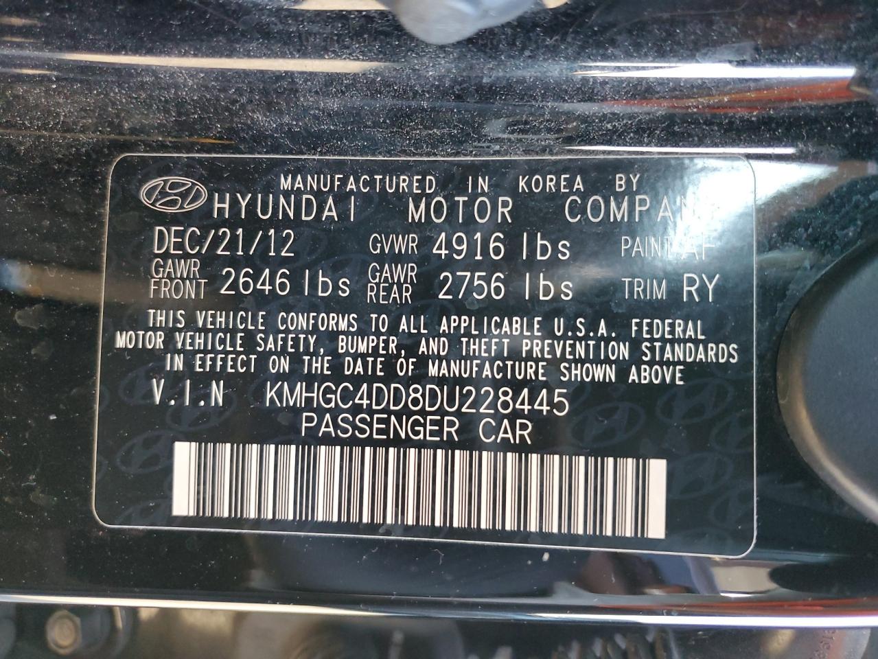 2013 Hyundai Genesis - Image 12