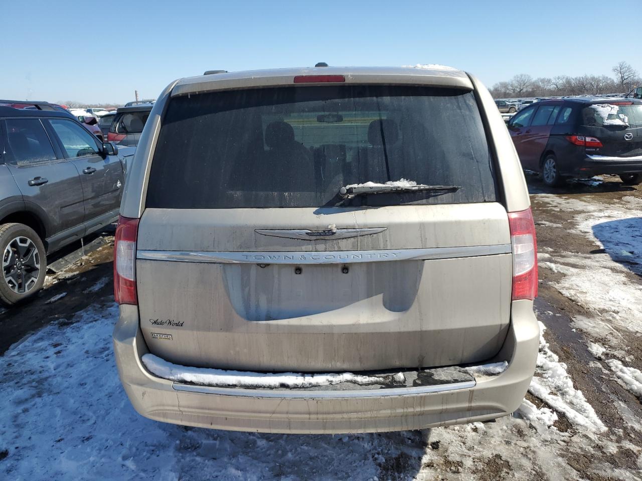 2014 Chrysler Town & Country - Image 6