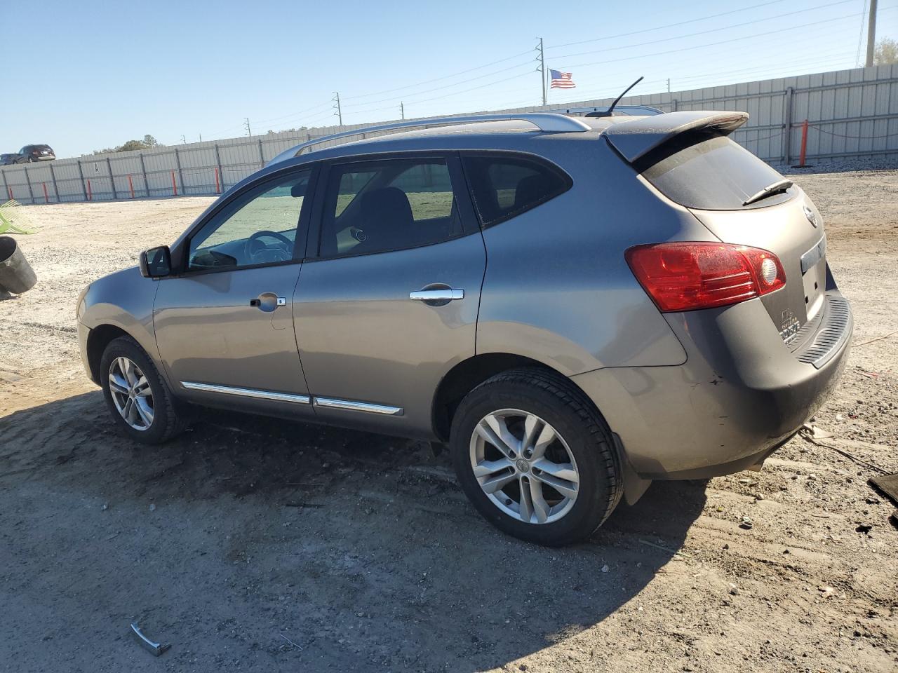 2015 Nissan Rogue - Image 2
