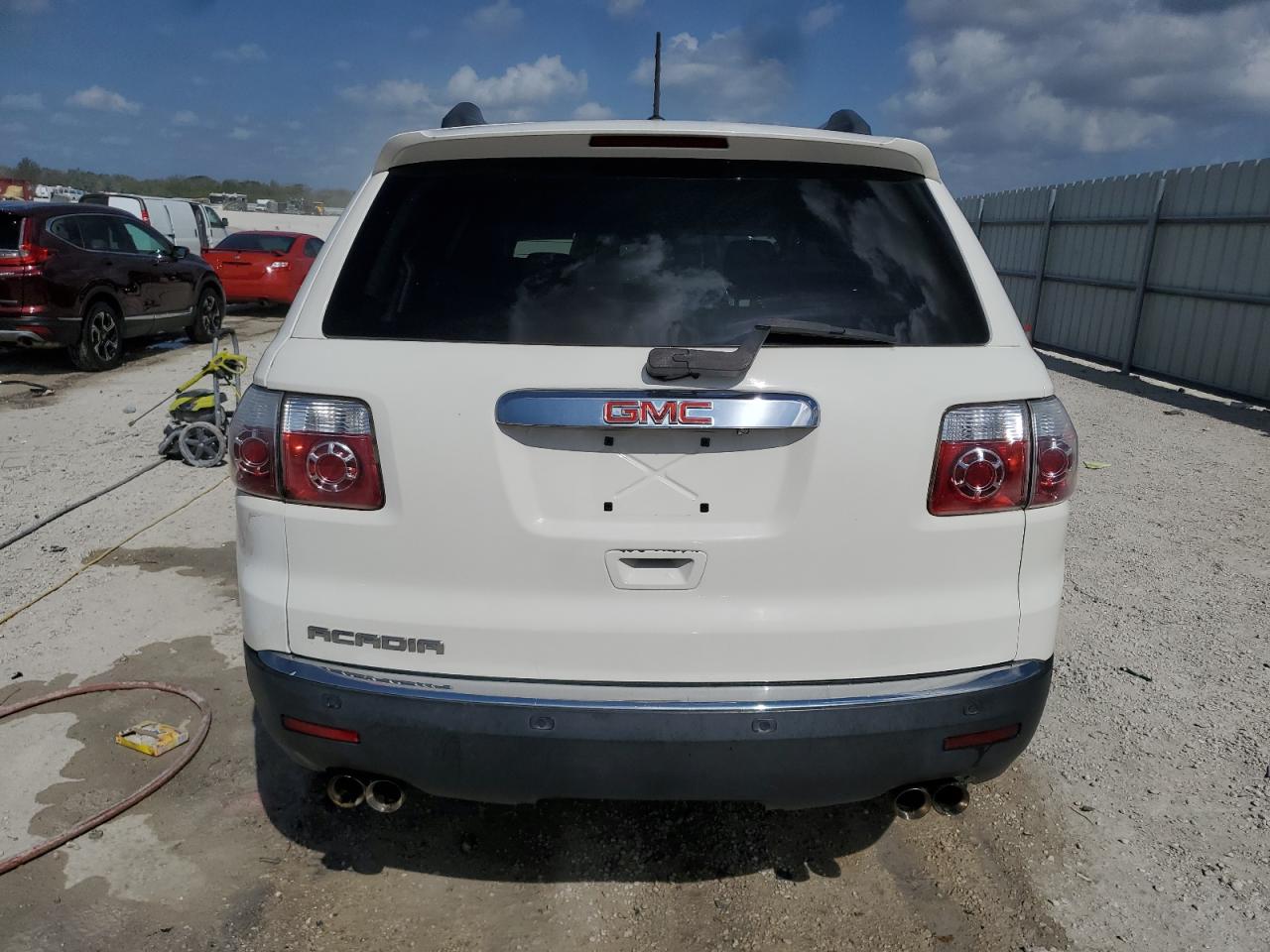 2010 GMC Acadia - Image 6