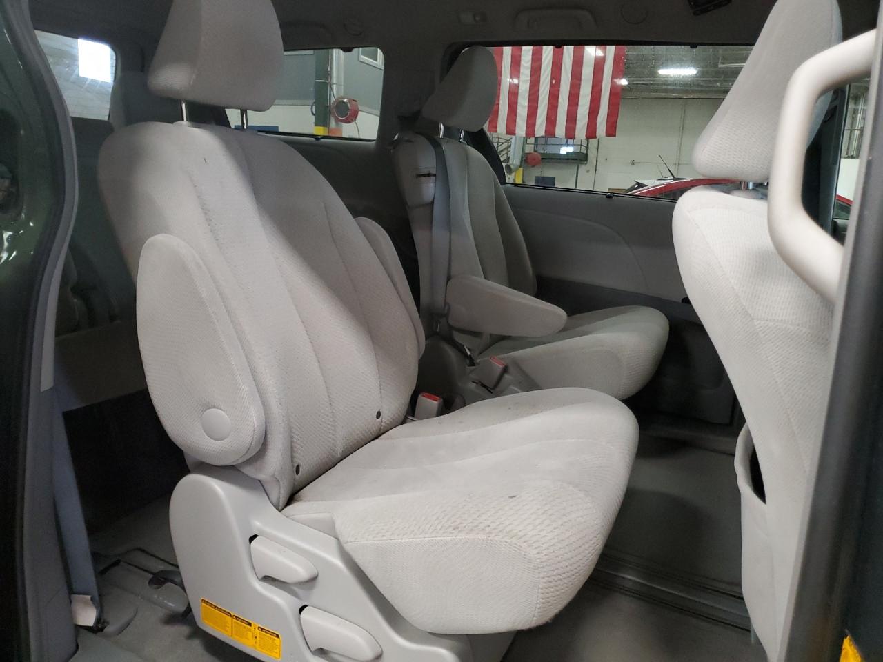 2013 Toyota Sienna - Image 11