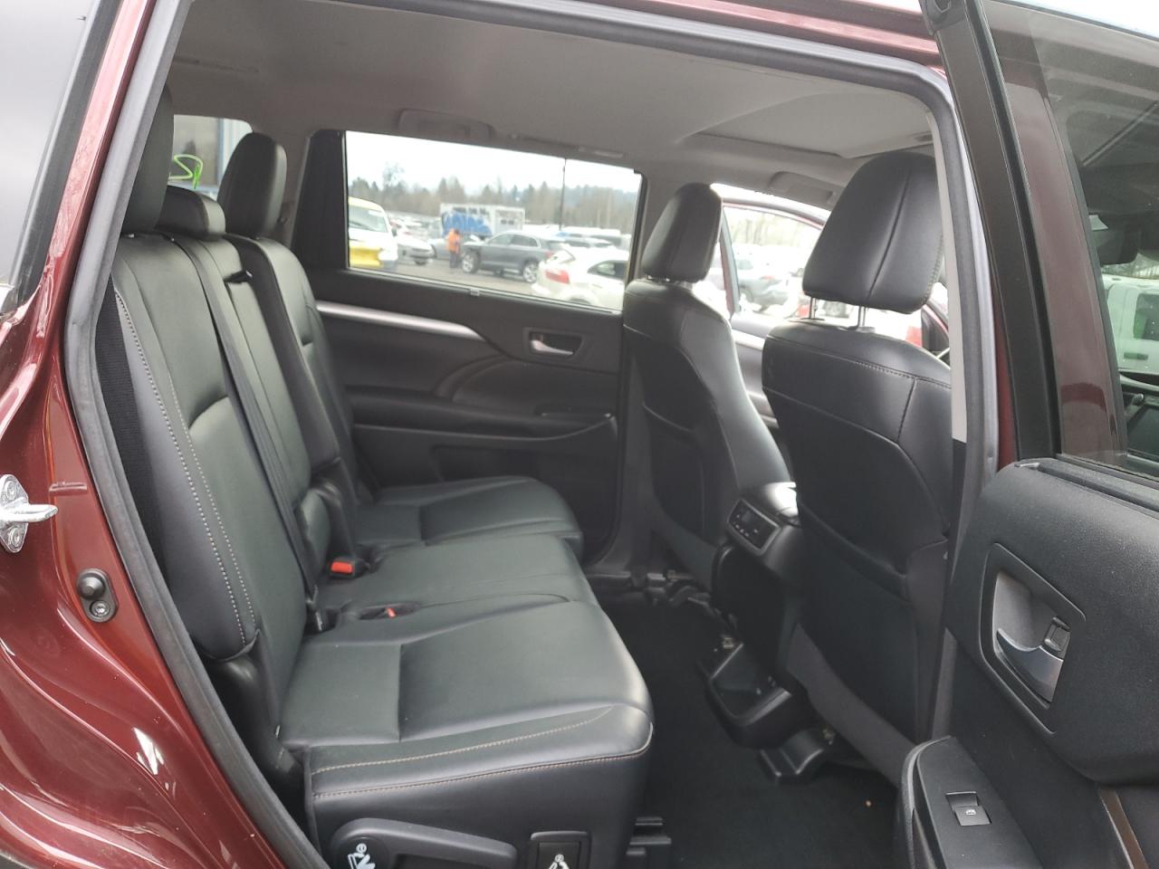 2017 Toyota Highlander - Image 11