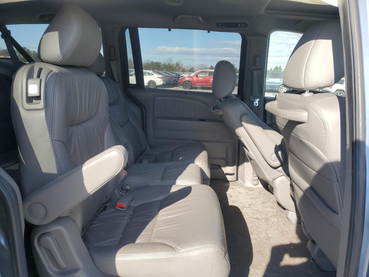 2010 Honda Odyssey - Image 11