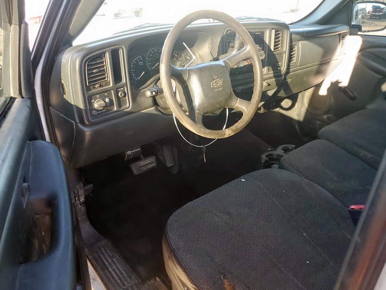 2002 Chevrolet Silverado - Image 8