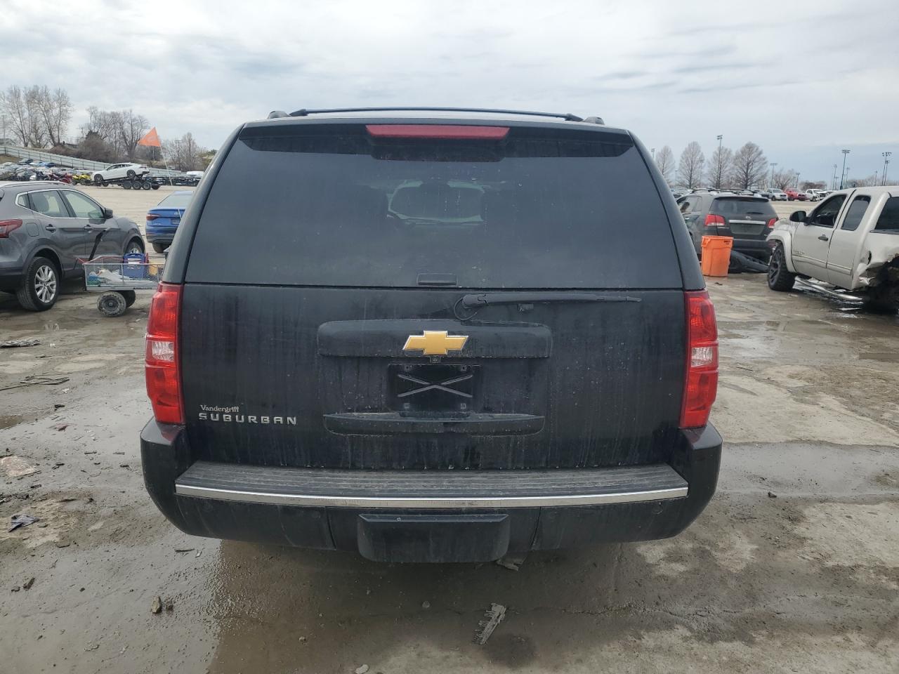 2013 Chevrolet Suburban - Image 6