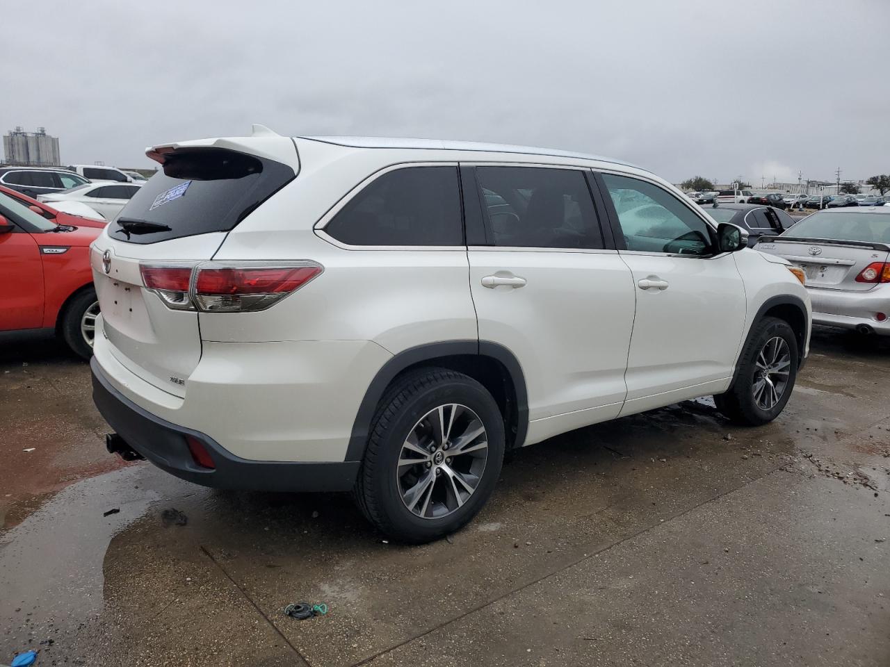 2016 Toyota Highlander - Image 3