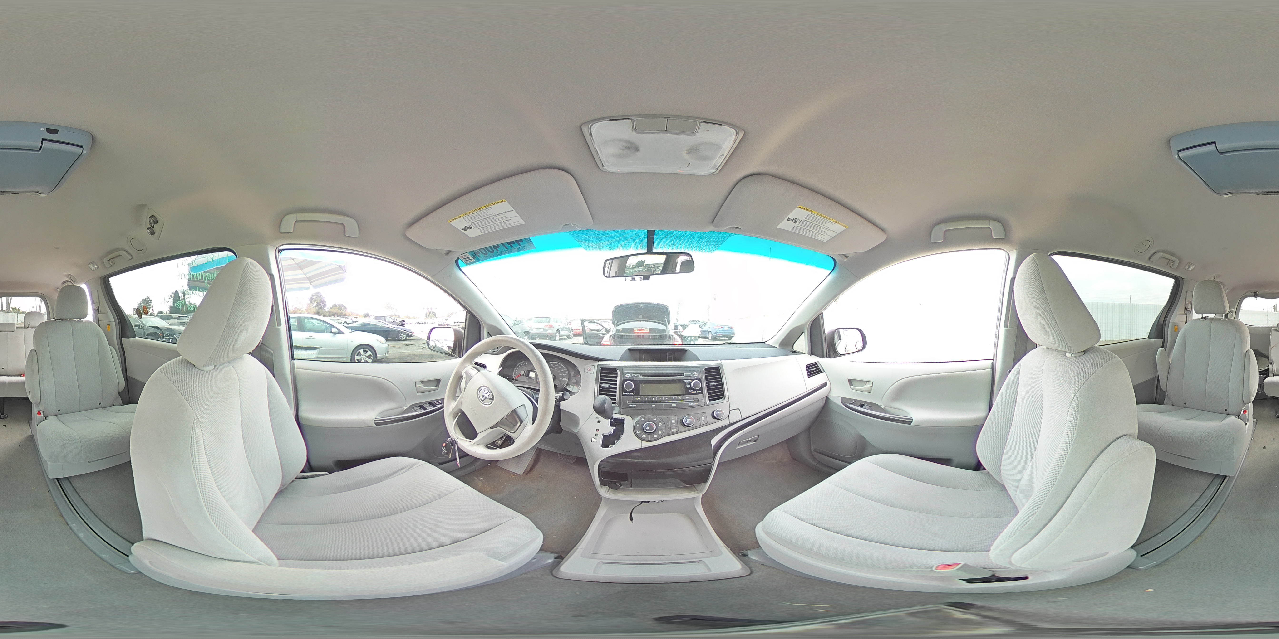 2013 Toyota Sienna - Image 14