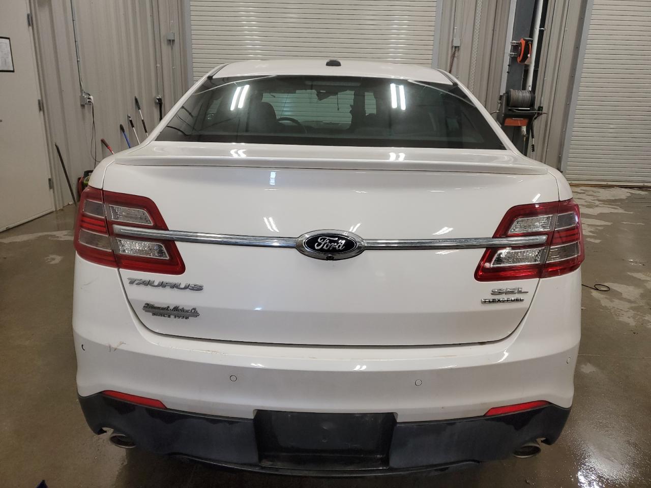 2015 Ford Taurus - Image 6