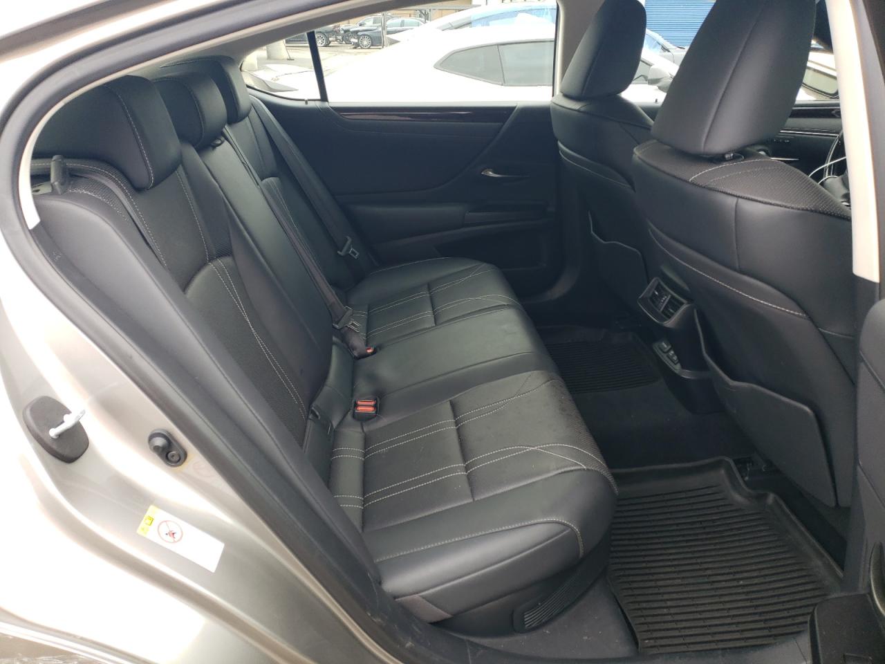 2019 Lexus ES - Image 10