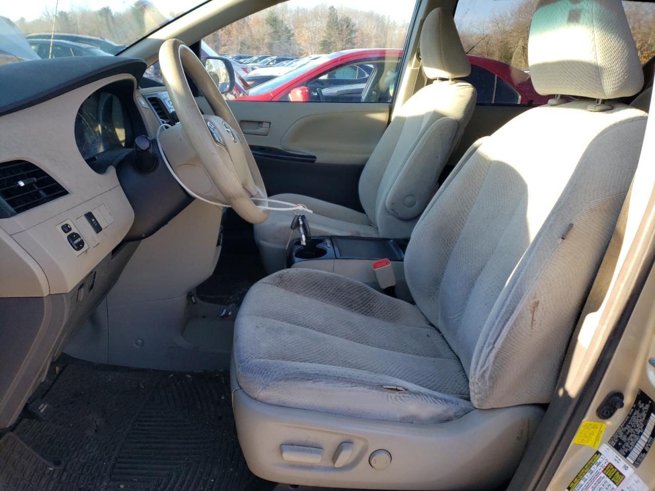 2012 Toyota Sienna - Image 7