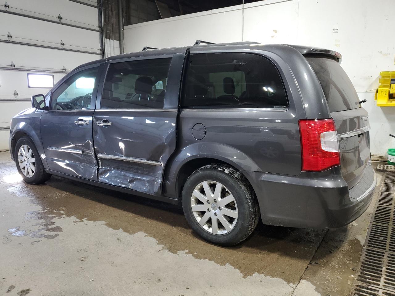 2016 Chrysler Town & Country - Image 2