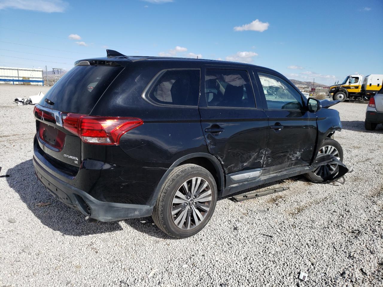 2019 Mitsubishi Outlander - Image 3