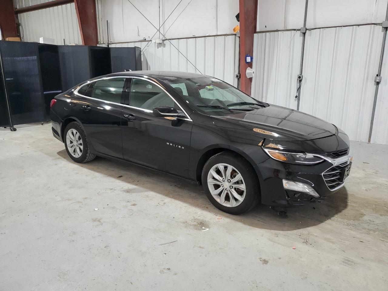 2022 Chevrolet Malibu - Image 4