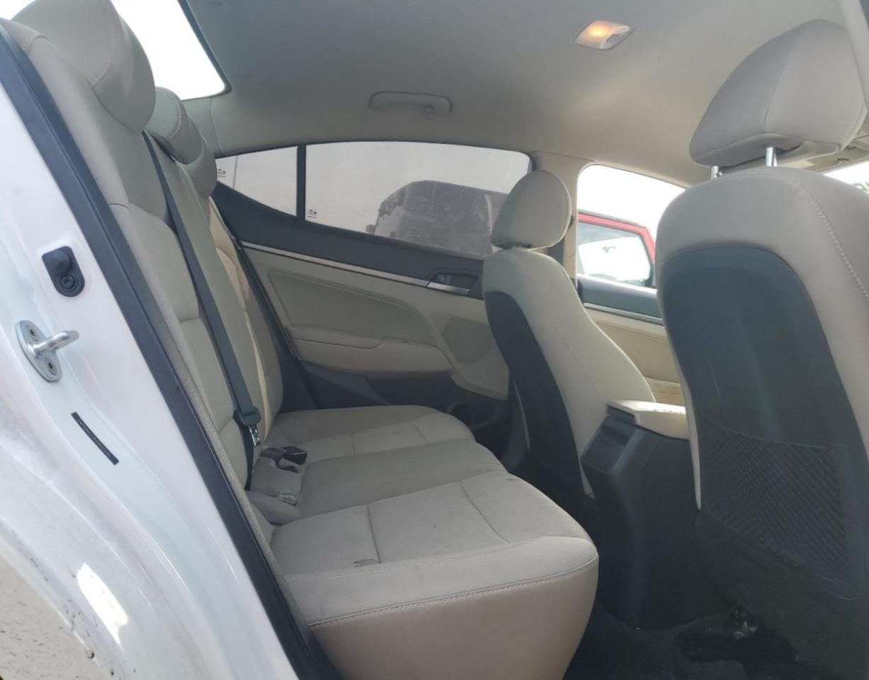 2017 Hyundai Elantra - Image 10