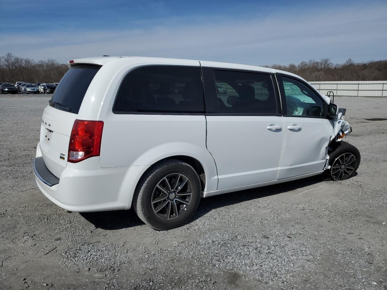 2019 Dodge Caravan - Image 3