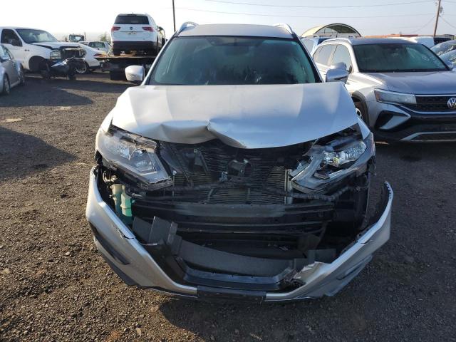  NISSAN ROGUE 2018 Srebrny