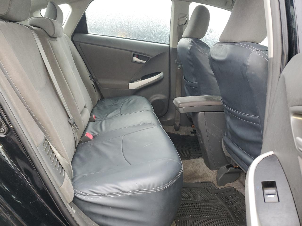 2011 Toyota Prius - Image 10