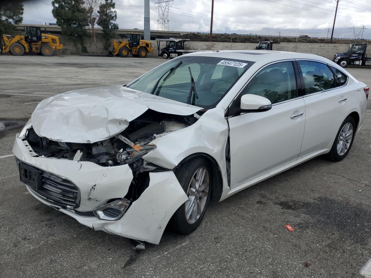 2015 Toyota Avalon - Image 1