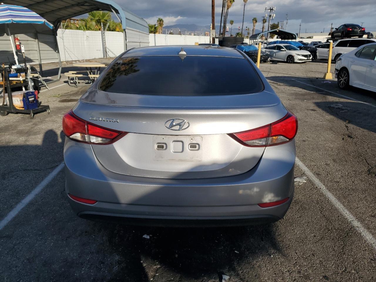 2016 Hyundai Elantra - Image 6