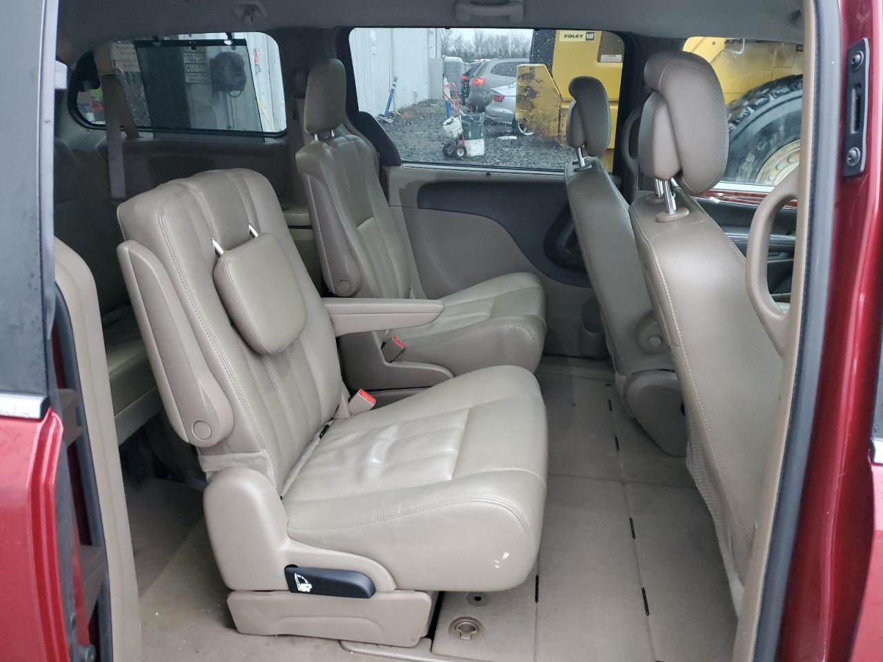 2015 Chrysler Town & Country - Image 11