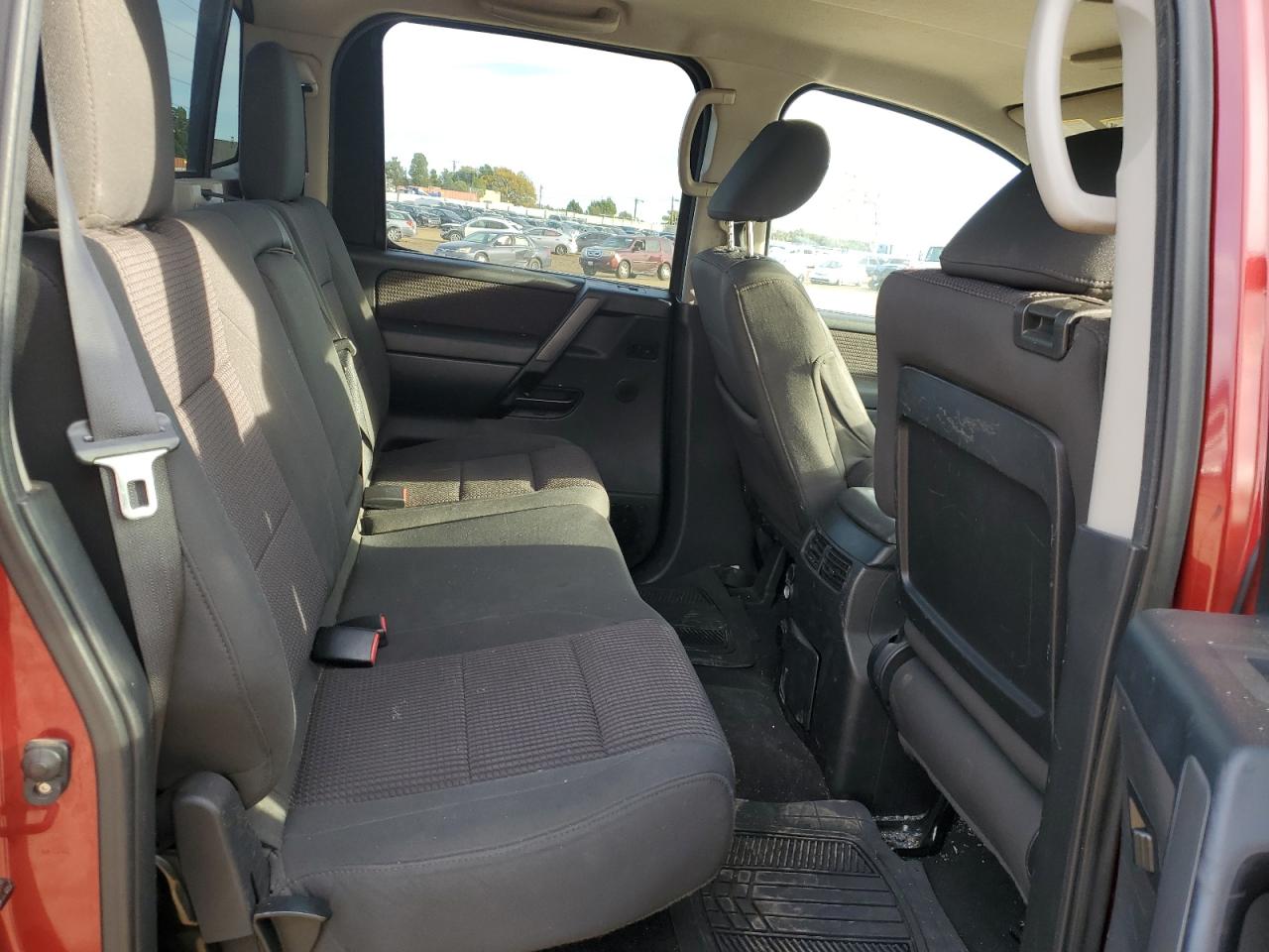 2013 Nissan Titan - Image 10