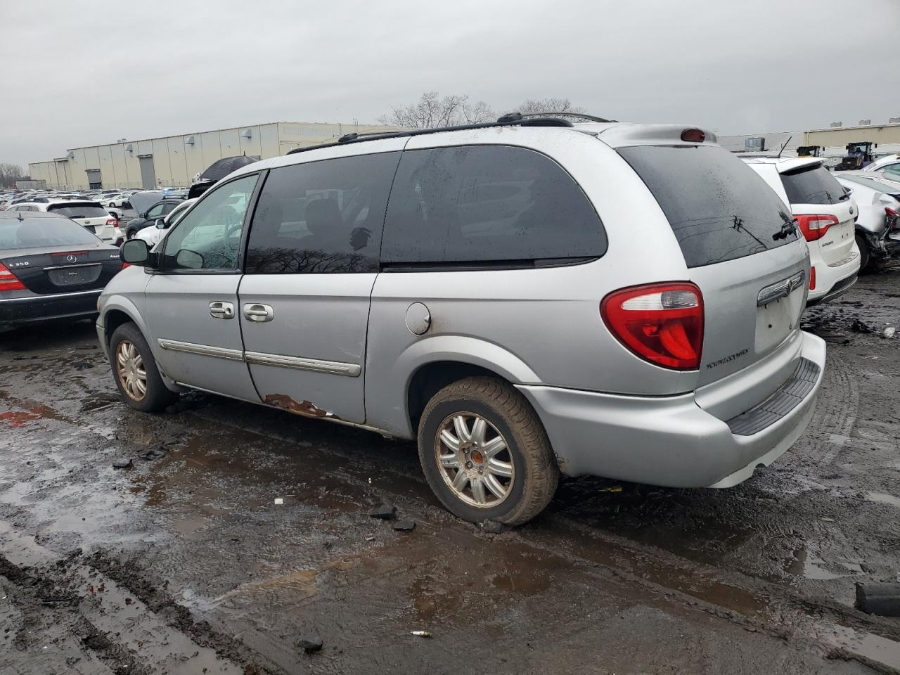 2007 Chrysler Town & Country - Image 2