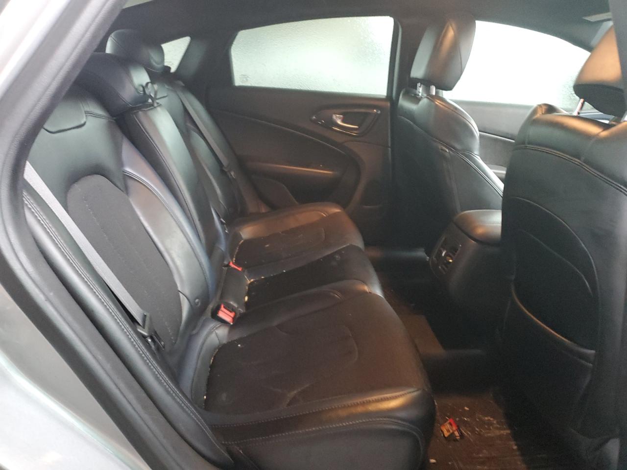 2015 Chrysler 200 - Image 10