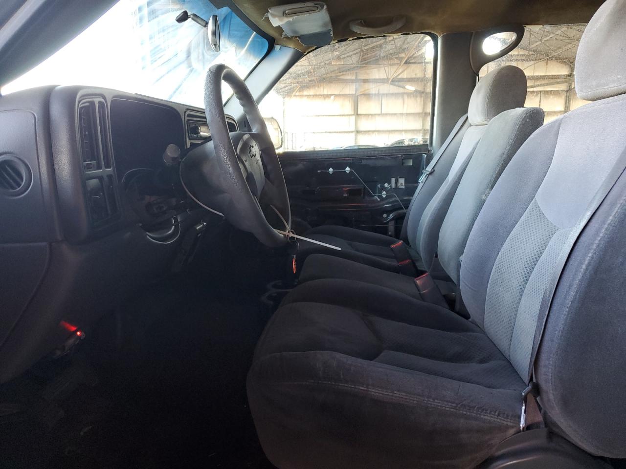 2005 Chevrolet Silverado - Image 7