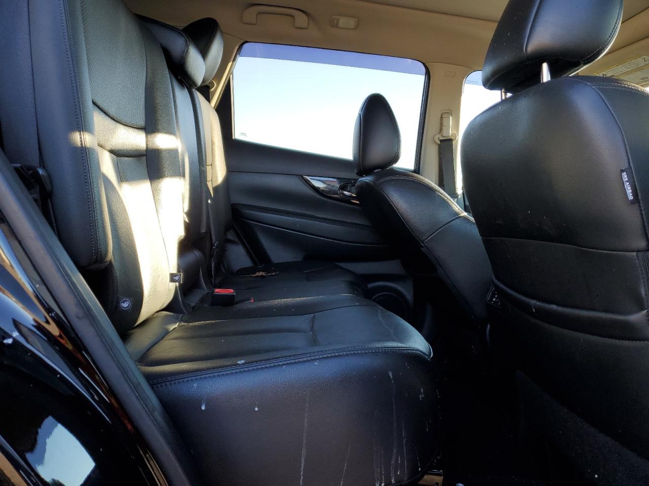 2017 Nissan Rogue - Image 11