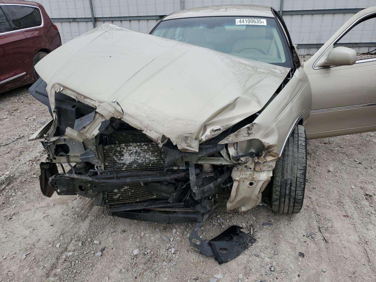 2004 Lincoln Town Car - Image 13