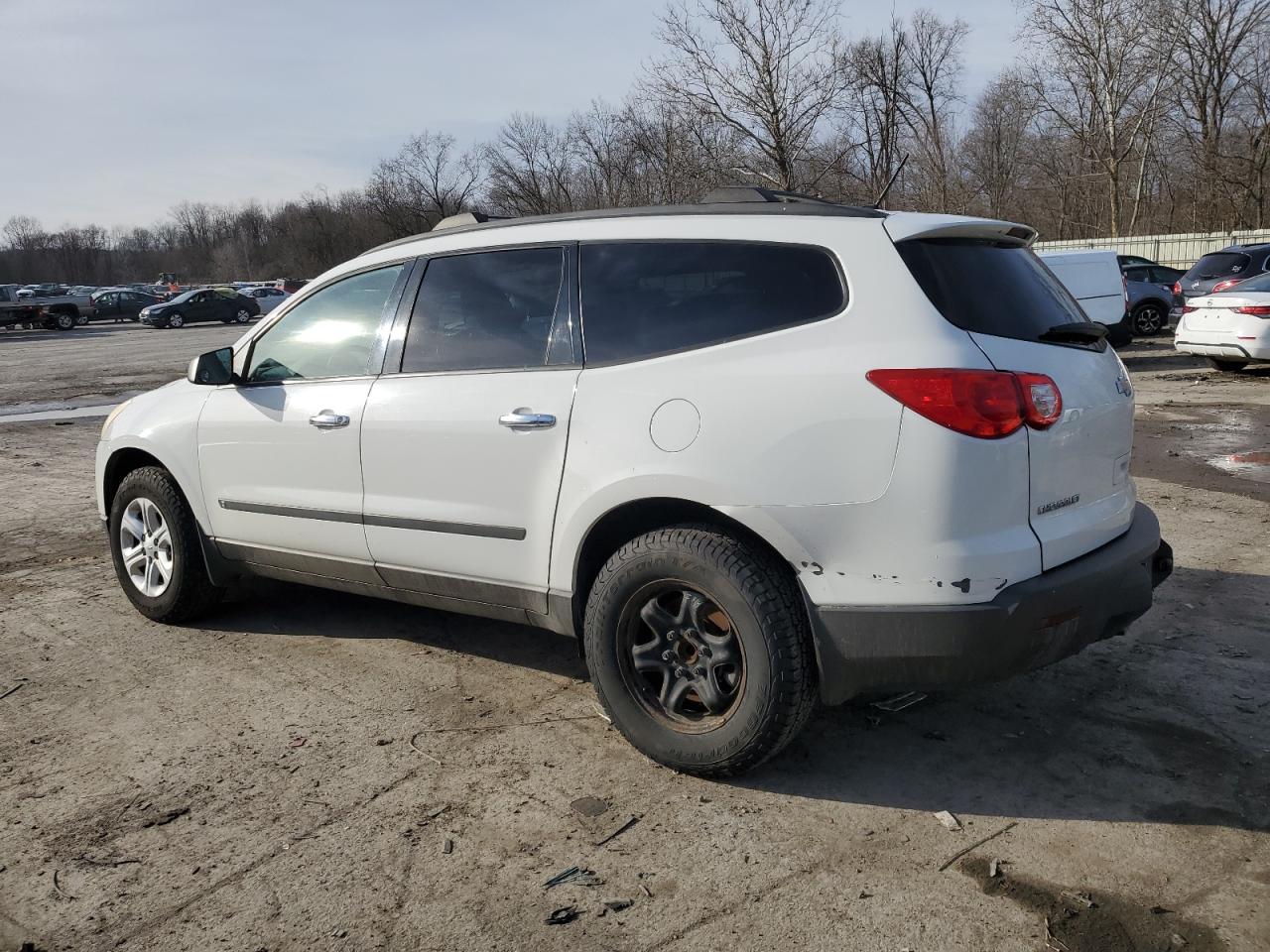 2009 Chevrolet Traverse - Image 2