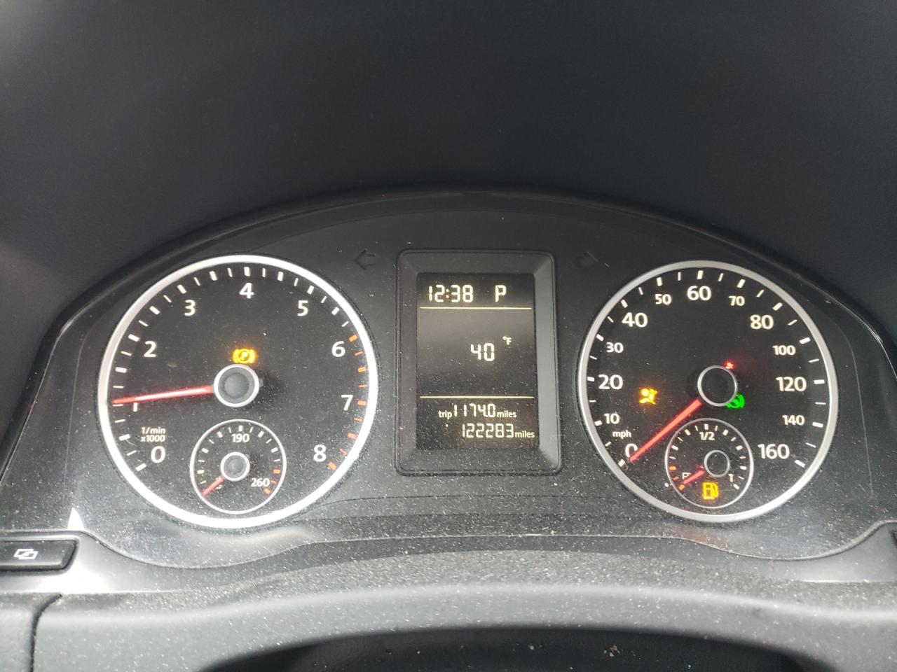 2010 Volkswagen Tiguan - Image 9