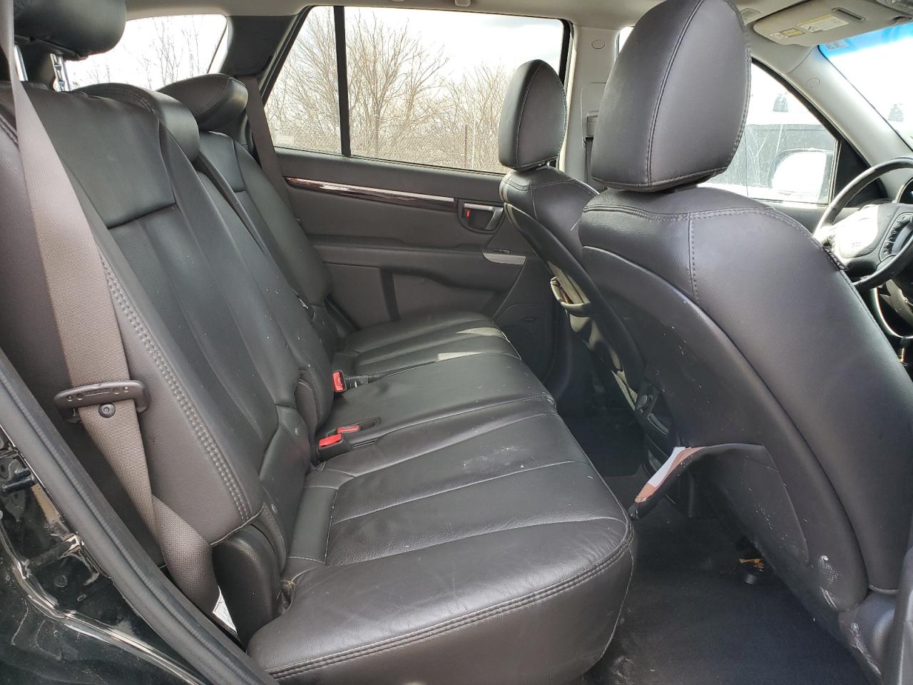2012 Hyundai Santa Fe - Image 11