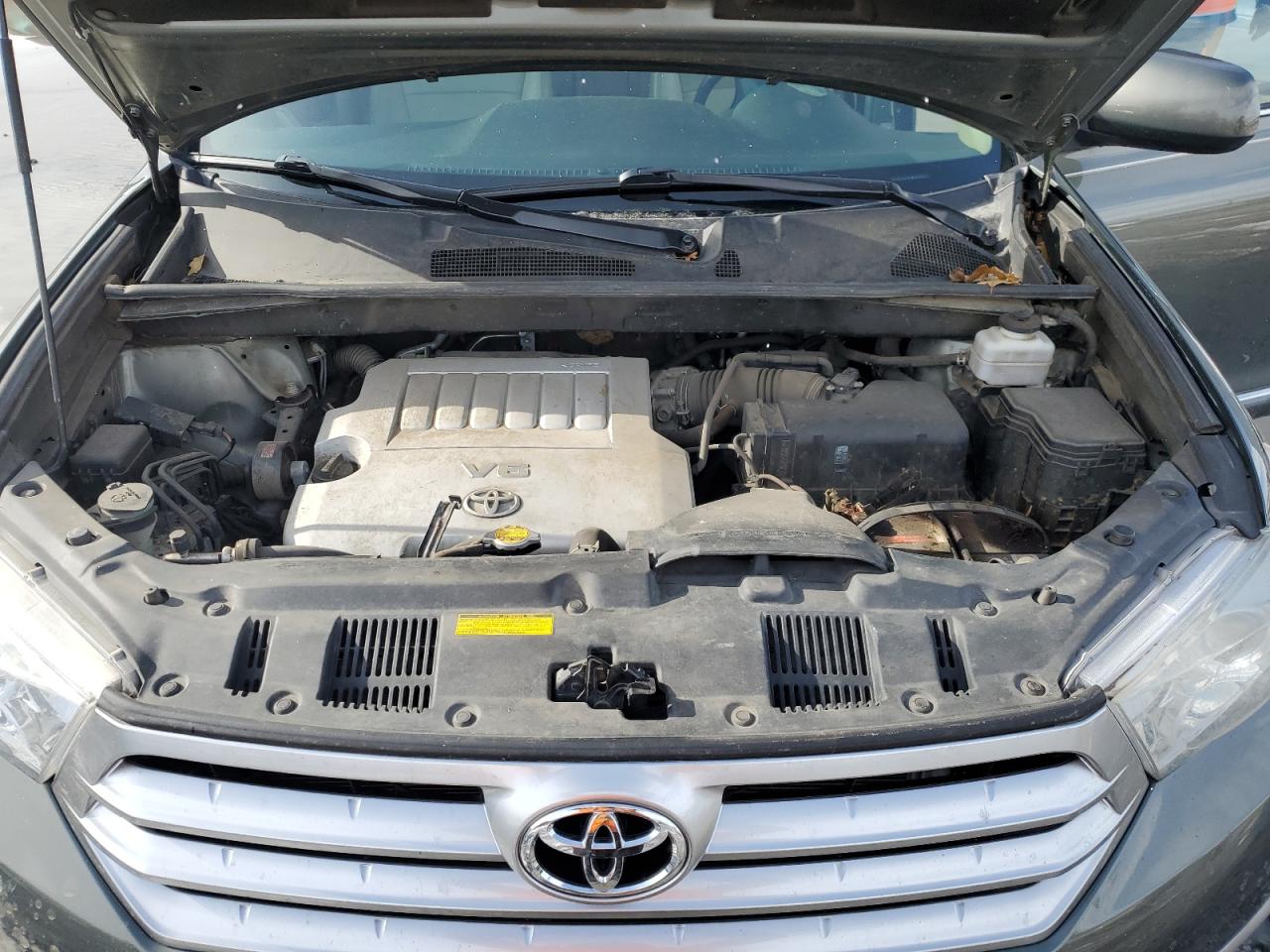 2012 Toyota Highlander - Image 13