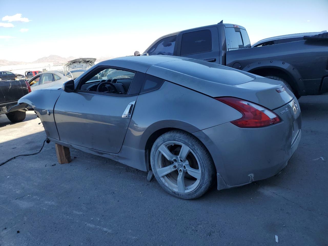2010 Nissan 370Z - Image 2
