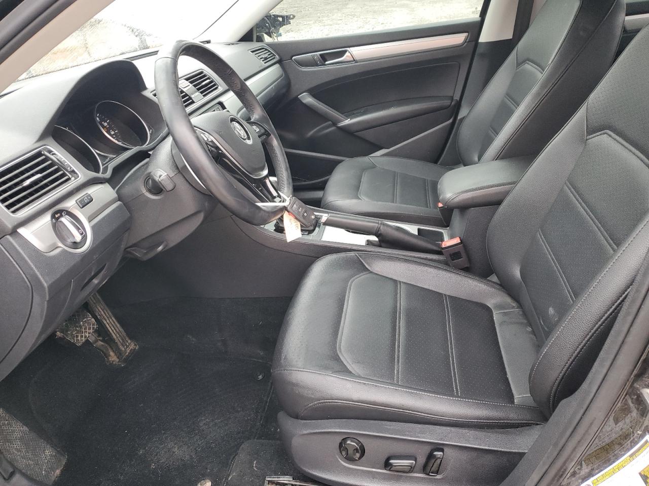 2019 Volkswagen Passat - Image 7