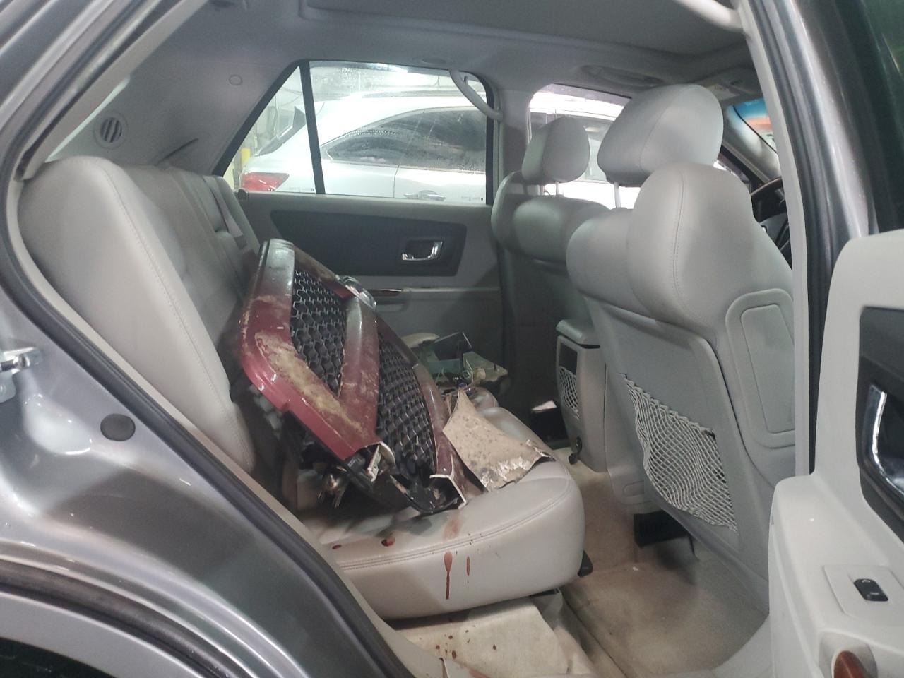 2004 Cadillac SRX - Image 11