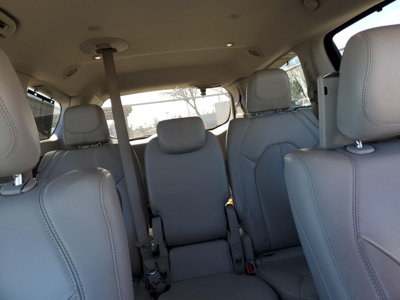 2017 Chrysler Pacifica - Image 10
