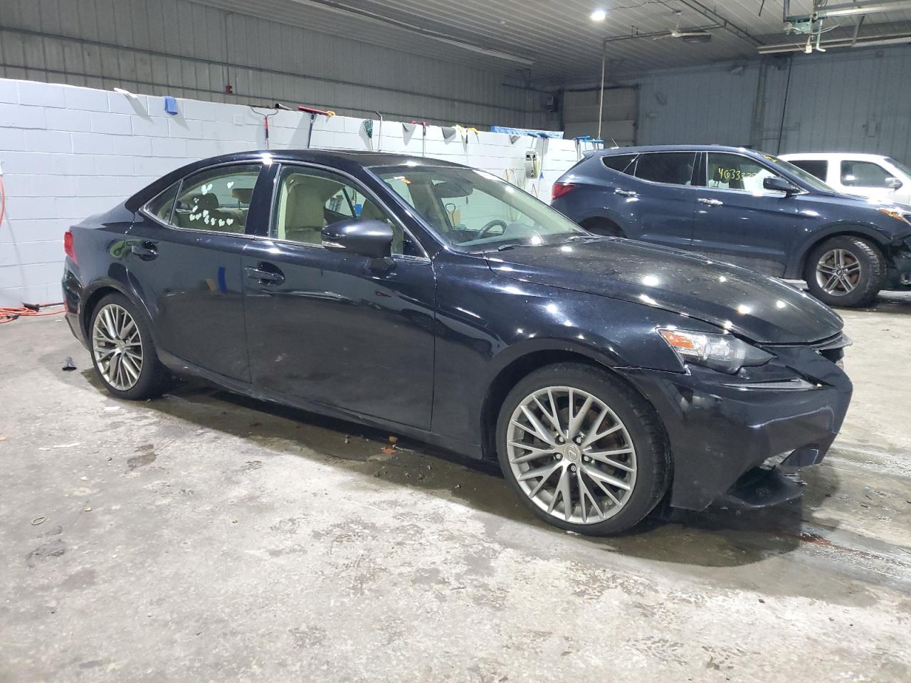 2015 Lexus IS - Image 4
