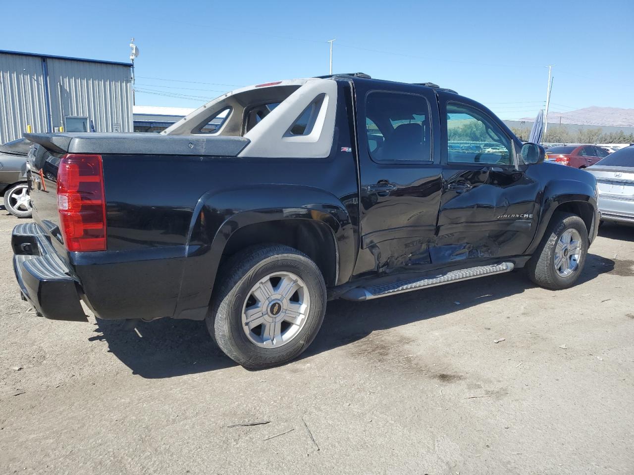 2011 Chevrolet Avalanche - Image 3
