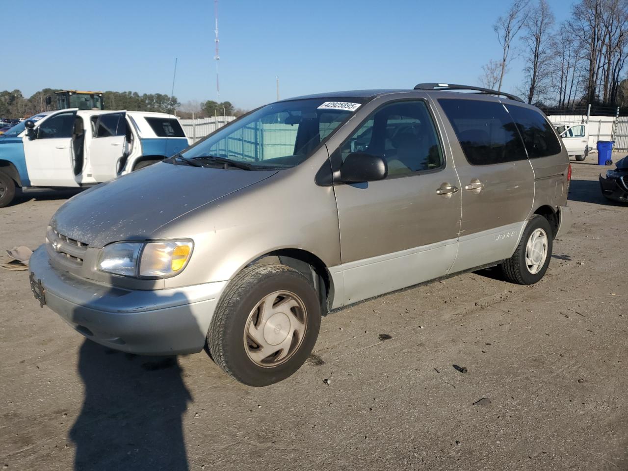 2000 Toyota Sienna - Image 1
