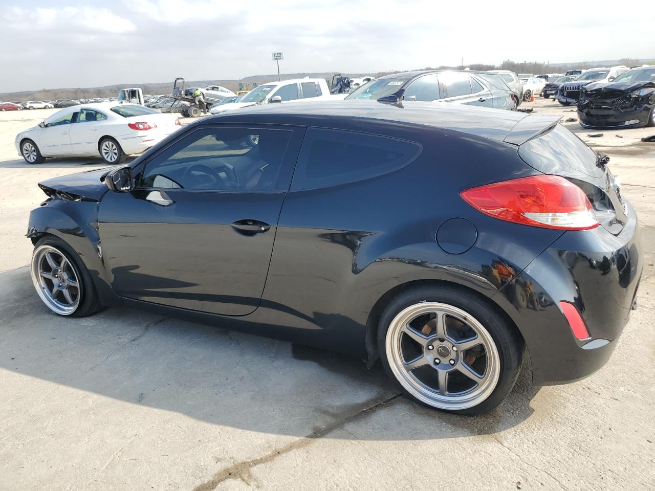 2014 Hyundai Veloster - Image 2