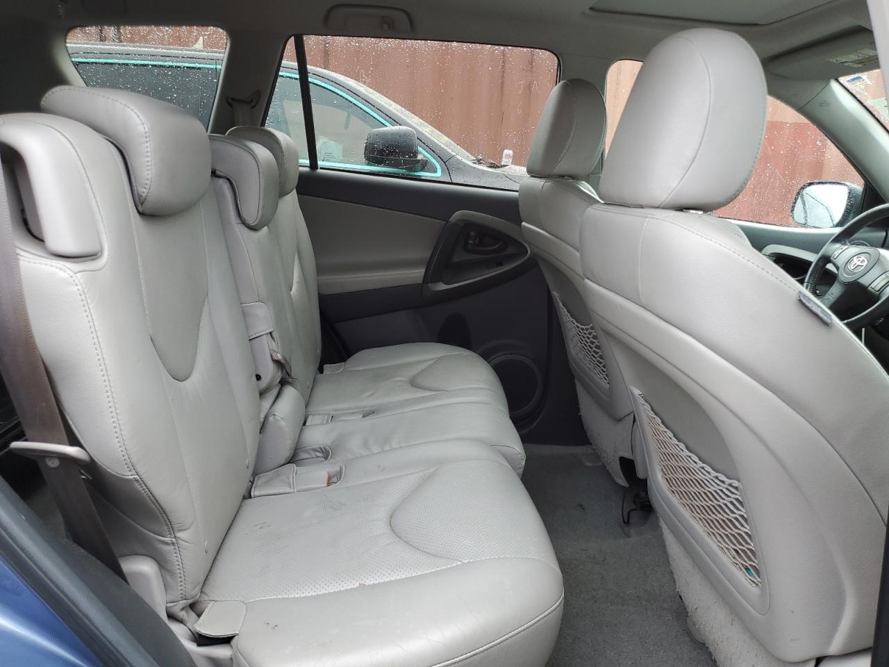 2010 Toyota RAV 4 - Image 11